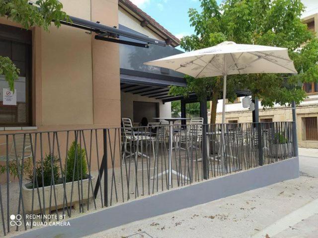 Hostal Restaurante Ibaisek Zudaire Exterior foto